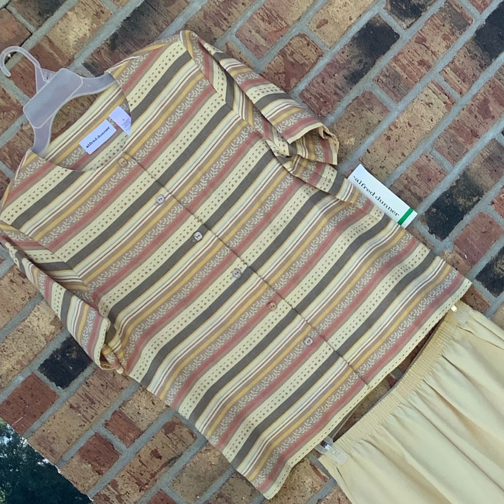 4/$20. Alfred Dunner NWT Button Front Blouse